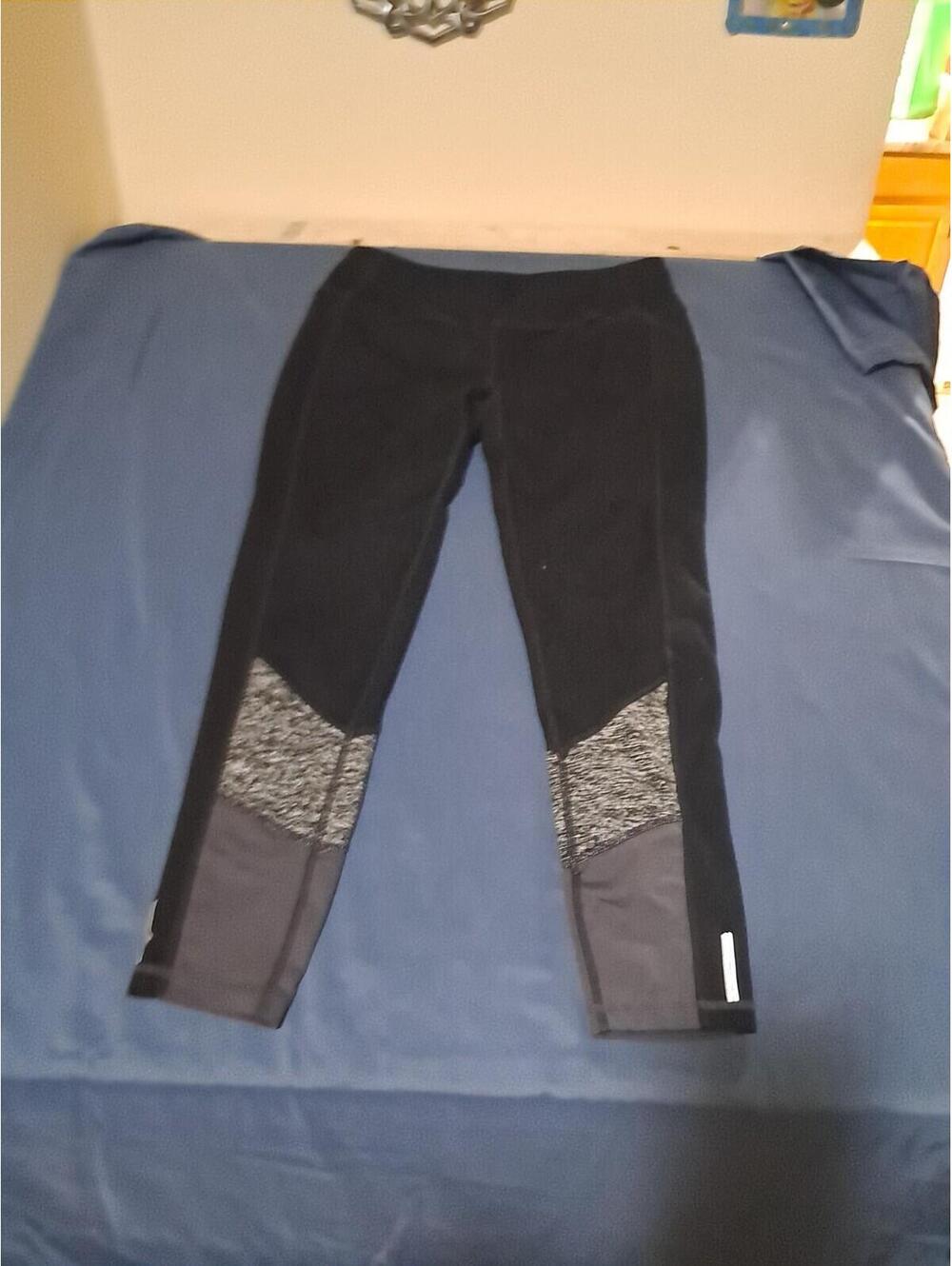 Tangerine Size M Women's Leggings Athletic Yoga Pants Black Back Pocket